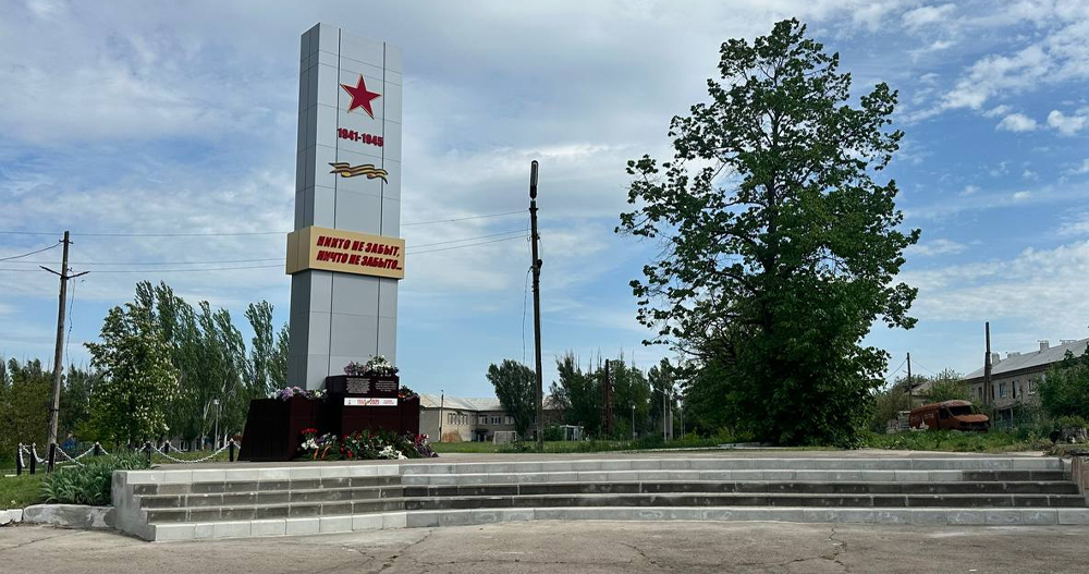 Чукотка восстановила памятник на братской могиле советских воинов в Новолуганском