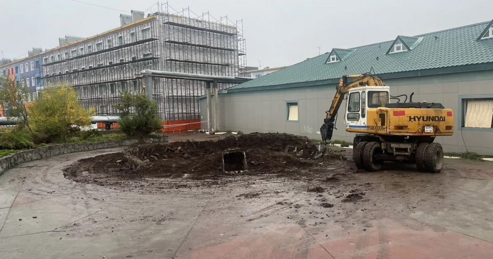 Началось благоустройство территории за остановкой "Метро" в Анадыре