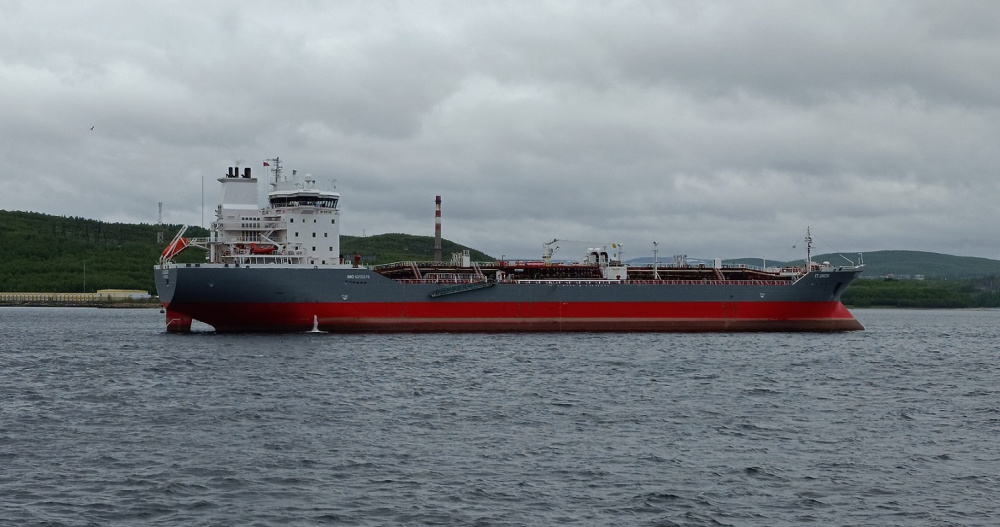 Топливную навигацию по СМП на Чукотке откроют танкеры "Диксон" и "Арарат"