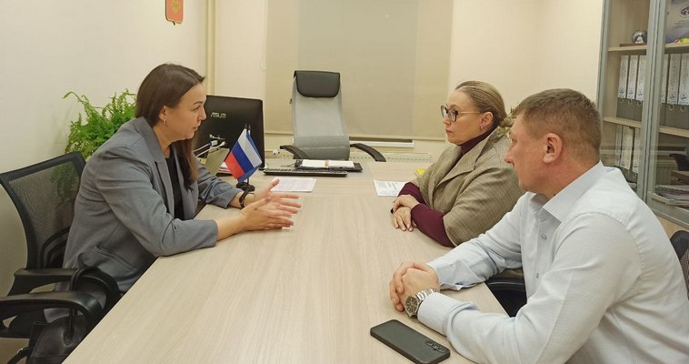 Поддержку семей участников СВО обсудили в окружном департаменте соцполитики