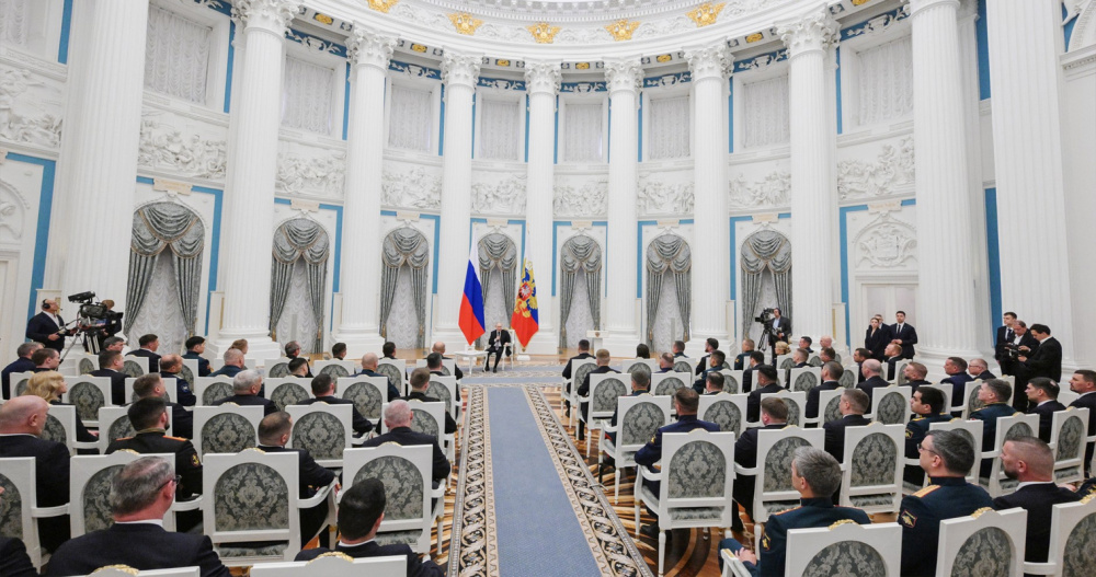 Владимир Путин встретился с выпускниками федеральной кадровой программы "Время героев"