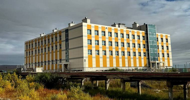 Кровлю Центра образования в Угольных Копях обновят до нового учебного года