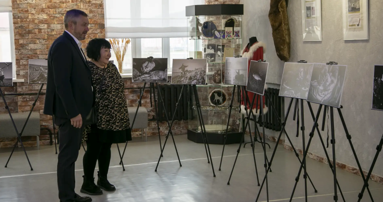 В Певеке открылась фотовыставка о женщинах Чукотки