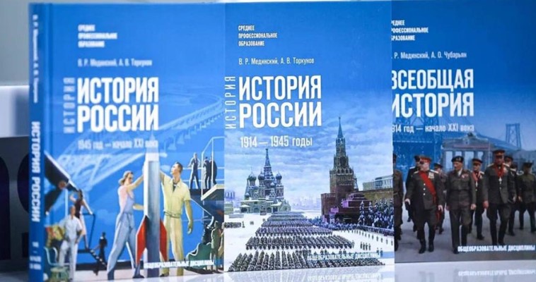 Чукотские школьники перейдут на новые учебники по истории и обществознанию