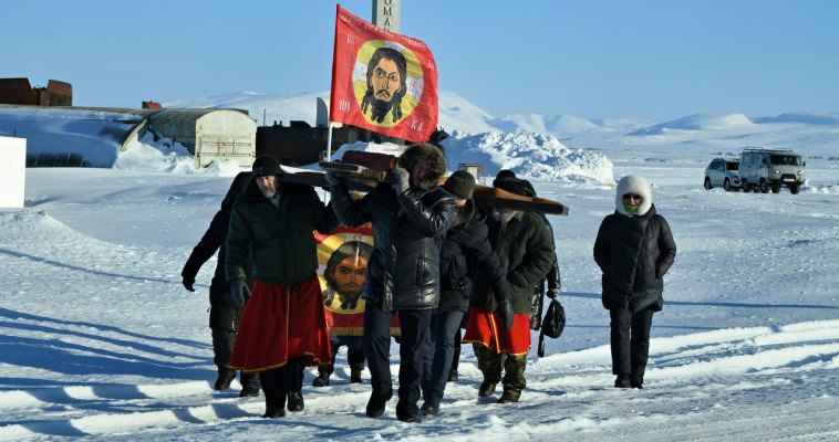 В Анадыре прошёл крестный ход с участием копии Годеновского Креста