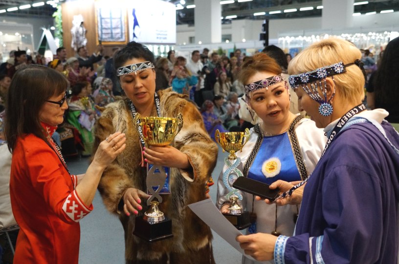 Под звук бубна и сказки на моржовой кости