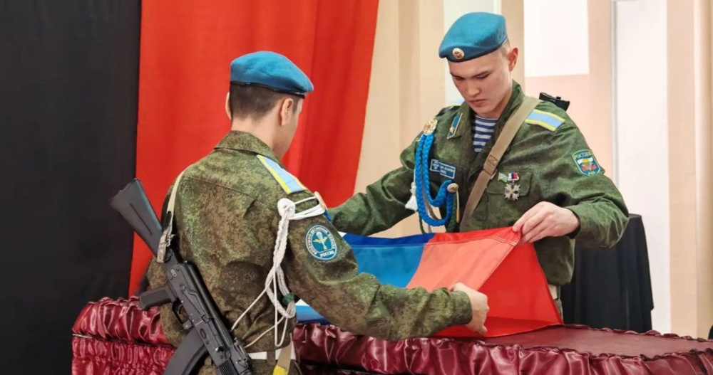 Жители Эгвекинота простились с бойцами Ярославом Тагрытом и Тимофеем Гуляевым