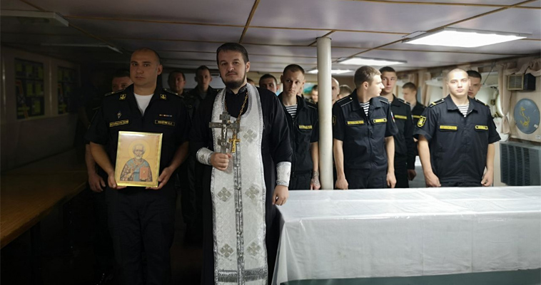 В чукотском порту Эгвекинот освятили большой десантный корабль "Пересвет"