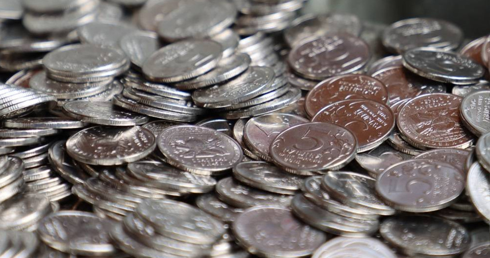 Около центнера монет сдали в банки жители Чукотки