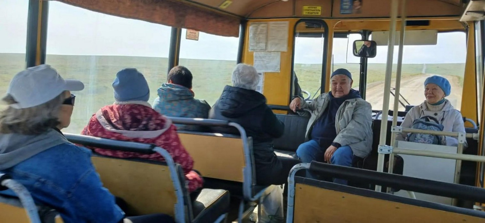 В столице Чукотки возобновили бесплатные выезды пенсионеров на природу